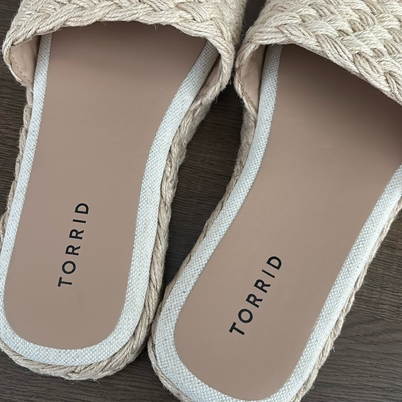 Women’s Torrid, Woven Raffia Platform Extra Wide Slide Sandal, 10WW - Picture 7 of 10